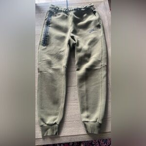 Nike men’s joggers.  Excellent condition!!!